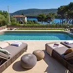 Leucolea With Pool * Cres
