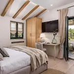 Leucolea With Pool Villa Cres