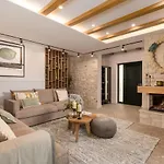 Leucolea With Pool Villa