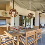 Leucolea With Pool Villa