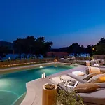 Villa Leucolea With Pool