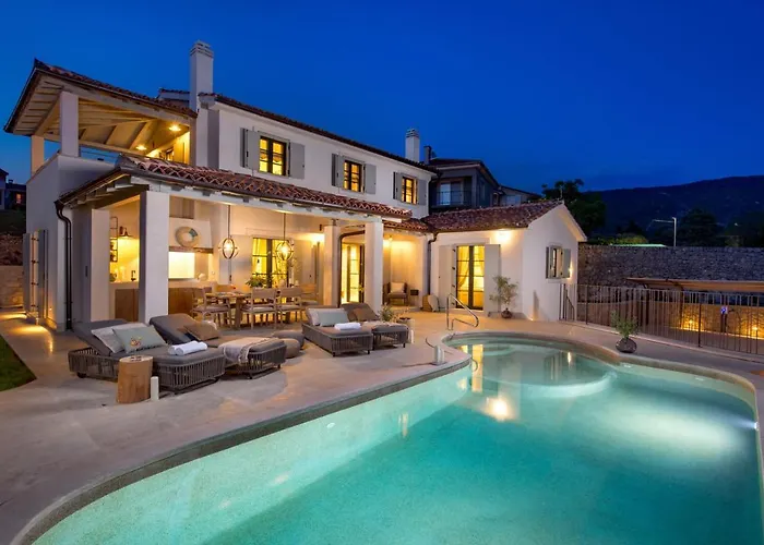 Leucolea With Pool Villa *