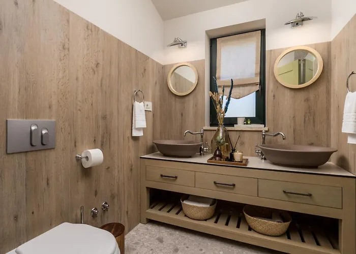 Villa Leucolea With Pool