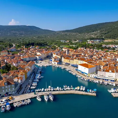 Villa Leucolea With Pool