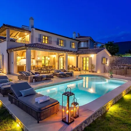 Villa Leucolea With Pool Cres