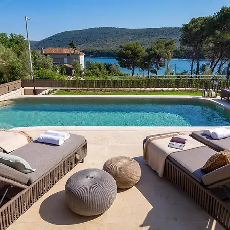 Leucolea With Pool * Cres