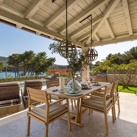 Leucolea With Pool Villa Cres