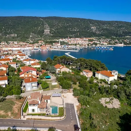Villa Leucolea With Pool