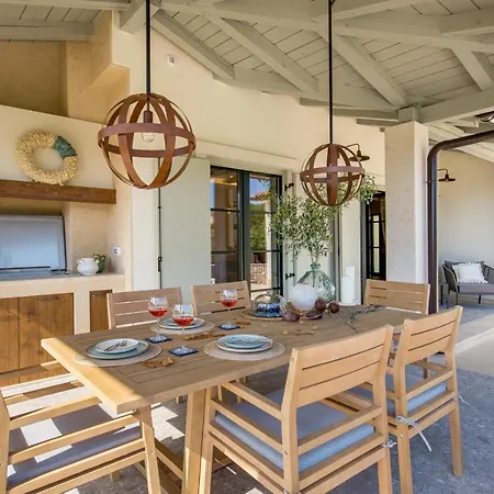 Leucolea With Pool Vila