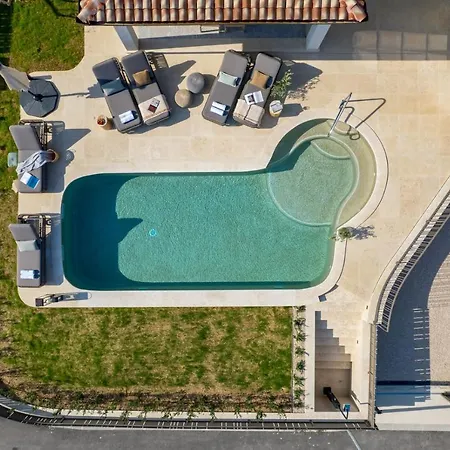 Leucolea With Pool Vila