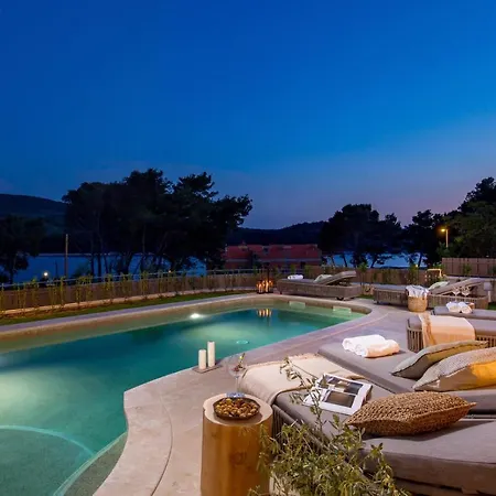 Villa Leucolea With Pool