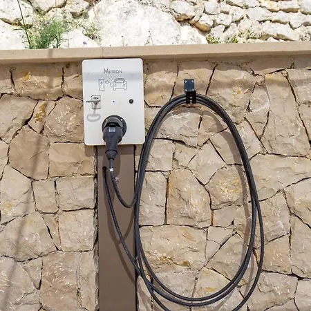 Leucolea With Pool Villa *