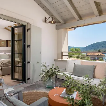 Villa Leucolea With Pool Cres