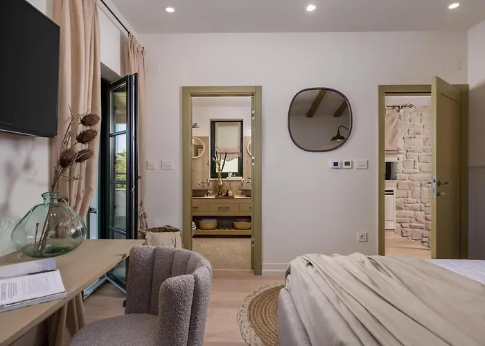 Villa Leucolea With Pool *