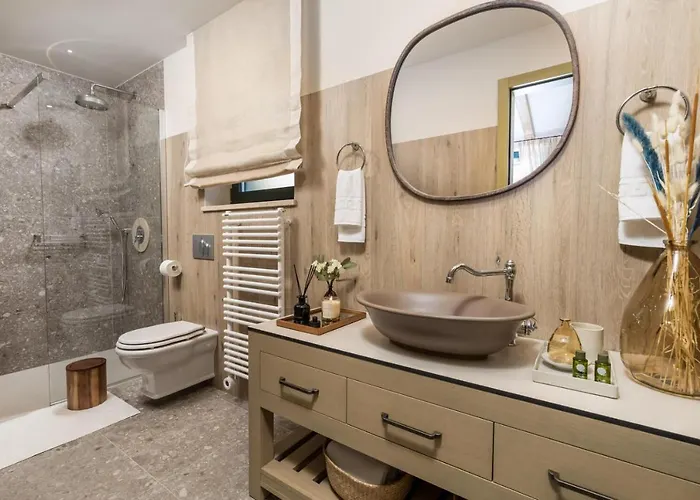 Leucolea With Pool Cres