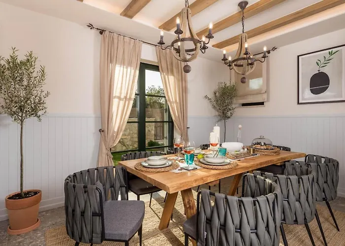 Leucolea With Pool Villa Cres