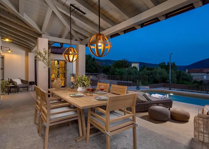 Villa Leucolea With Pool *