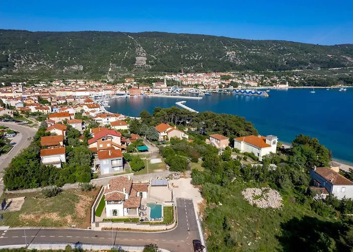 Villa Leucolea With Pool
