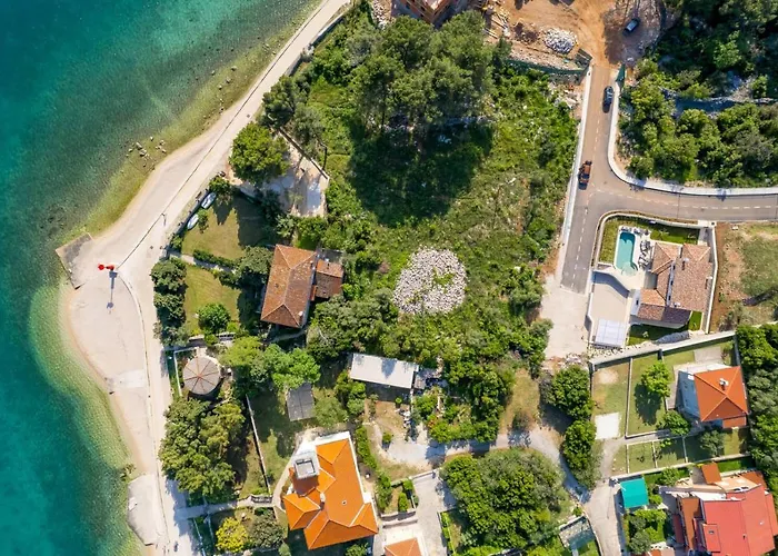 Villa Leucolea With Pool