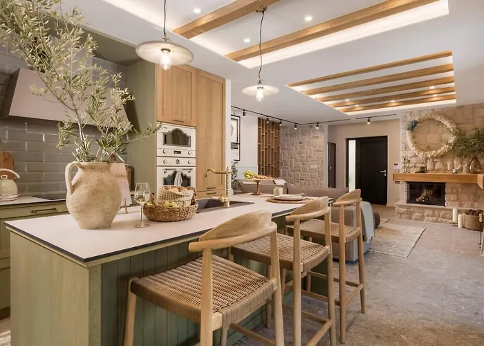 Leucolea With Pool Villa Cres