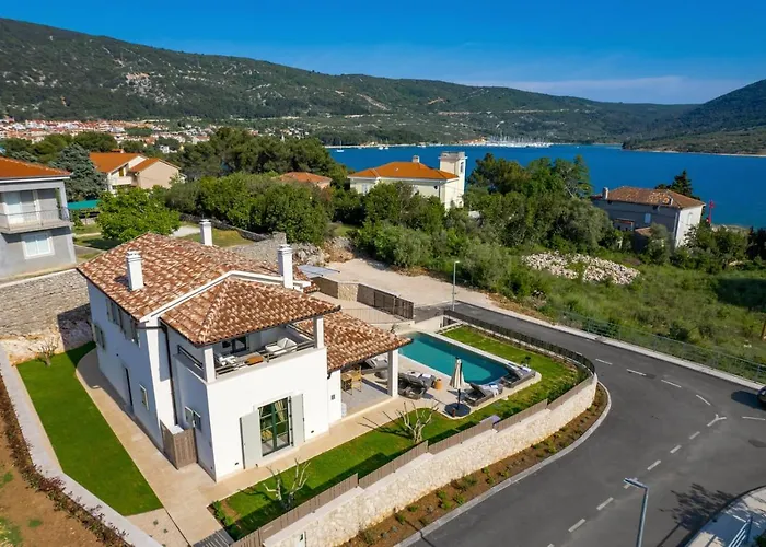 Villa Leucolea With Pool Cres