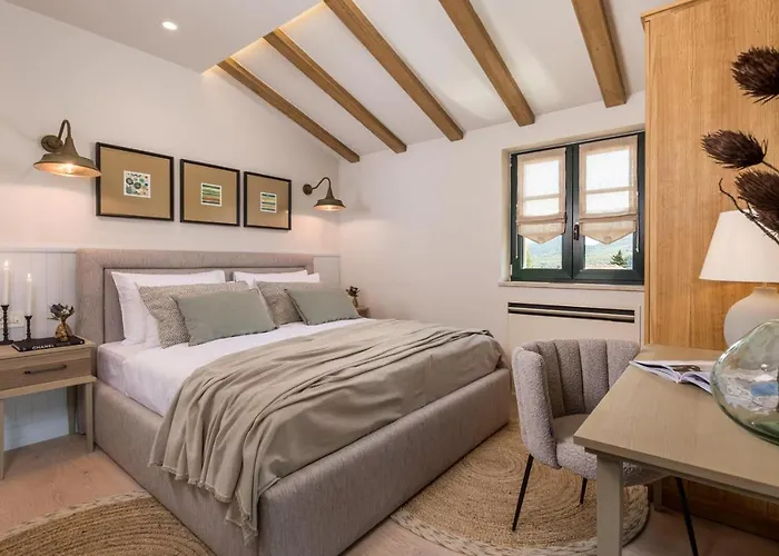 Leucolea With Pool Villa Cres