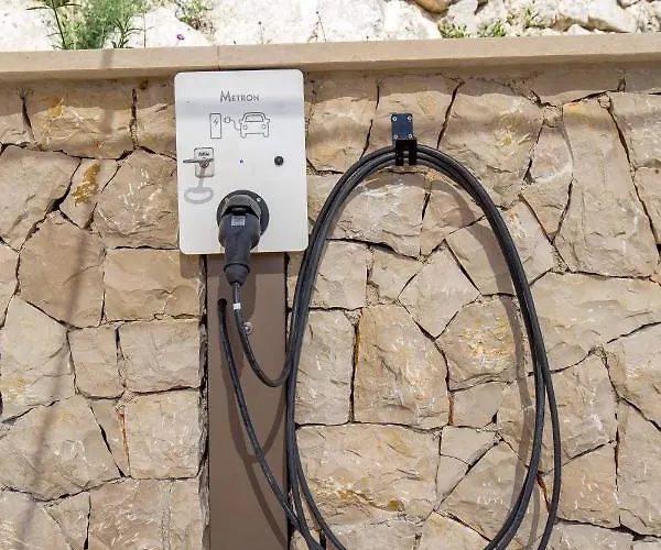 Leucolea With Pool Villa *