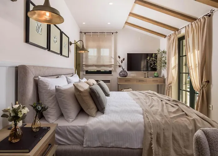 Leucolea With Pool Villa Cres