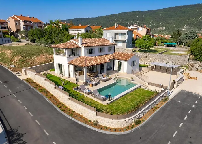 Leucolea With Pool Cres