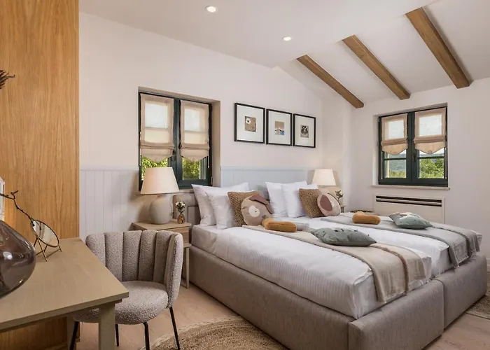 Villa Leucolea With Pool