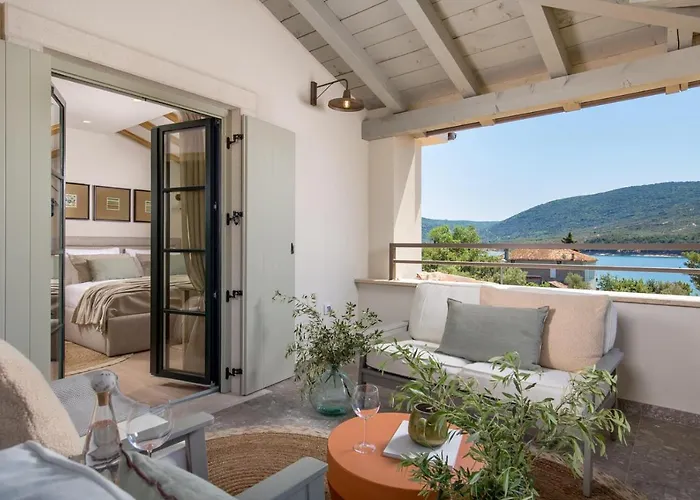 Villa Leucolea With Pool Cres