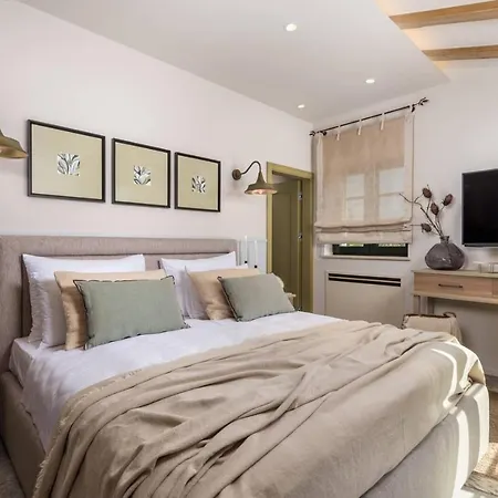 Leucolea With Pool * Cres