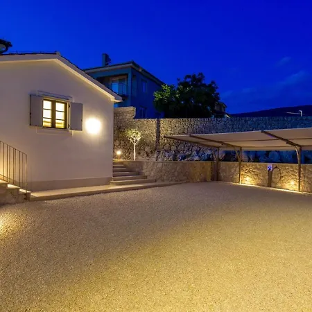 Villa Leucolea With Pool Cres