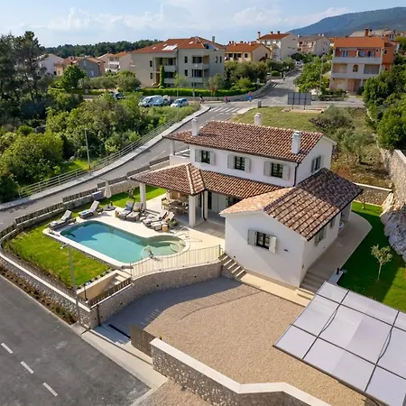 Villa Leucolea With Pool *