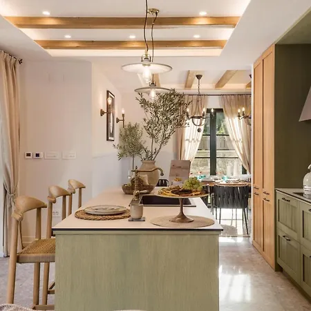 Villa Leucolea With Pool *