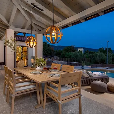 Villa Leucolea With Pool *