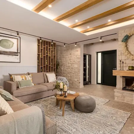 Leucolea With Pool Villa