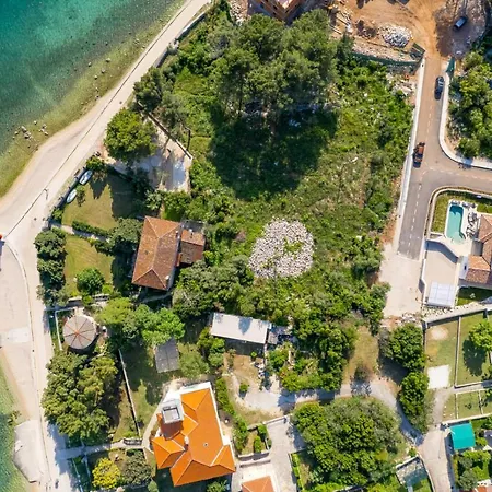 Villa Leucolea With Pool