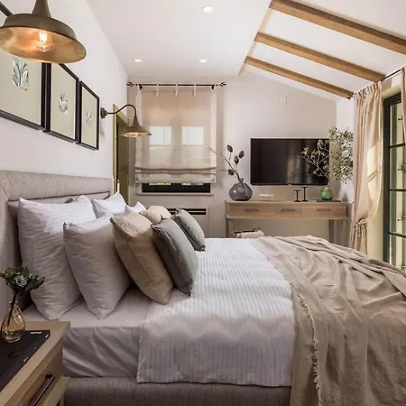 Leucolea With Pool Villa Cres