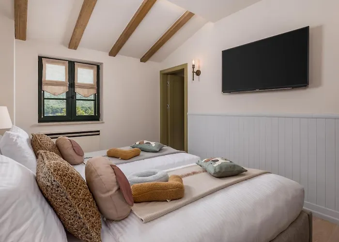 别墅 Leucolea With Pool *