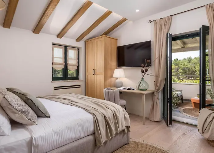 Leucolea With Pool 别墅 茨雷斯