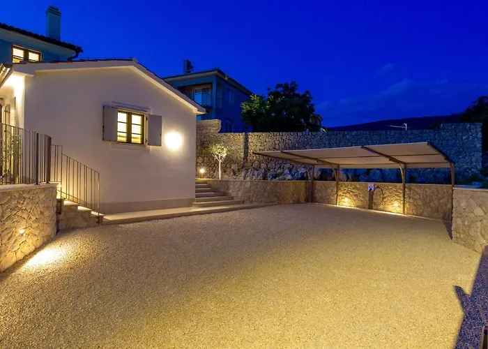 Vila Leucolea With Pool Cres