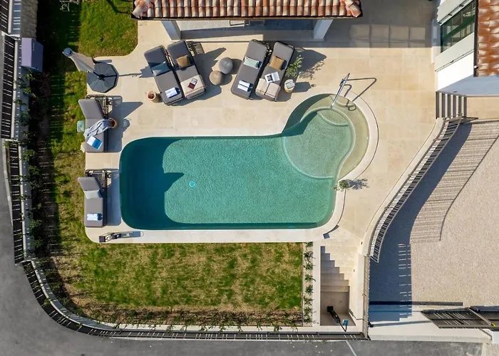 Leucolea With Pool Vila